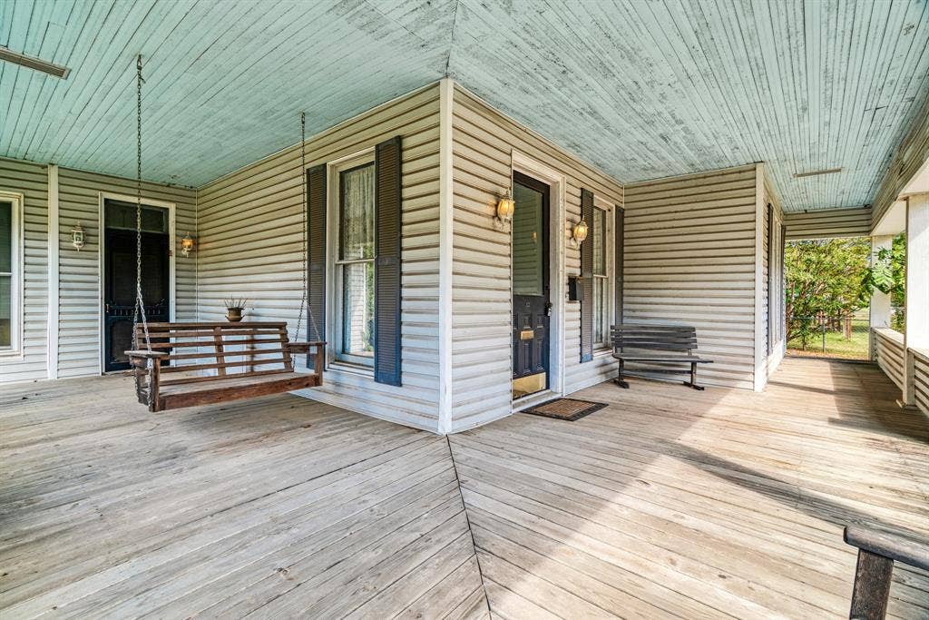 334 W Washington Street, Paris, TX 75460