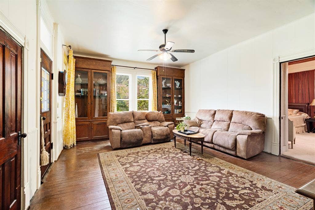 334 W Washington Street, Paris, TX 75460