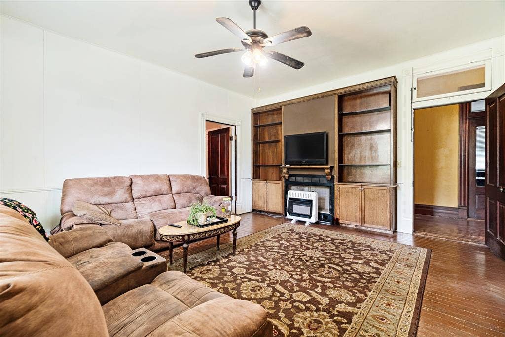 334 W Washington Street, Paris, TX 75460