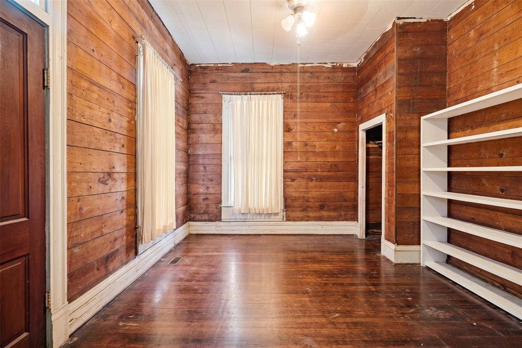 334 W Washington Street, Paris, TX 75460