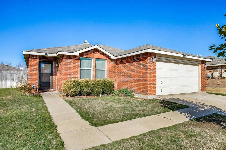 Property photo for 5145 Weather Rock Lane, Fort Worth, TX