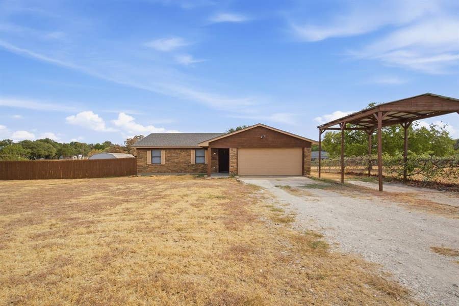 Property photo for 1526 W Bankhead, Weatherford, TX