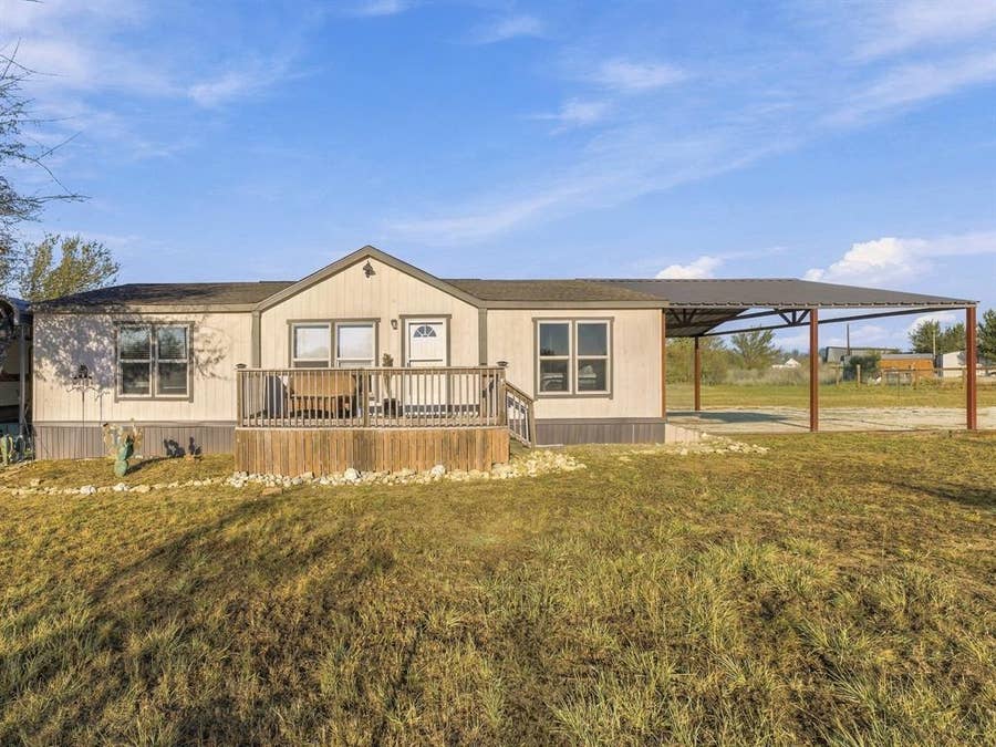 Property photo for 114 Sondra Lin Boulevard, Decatur, TX