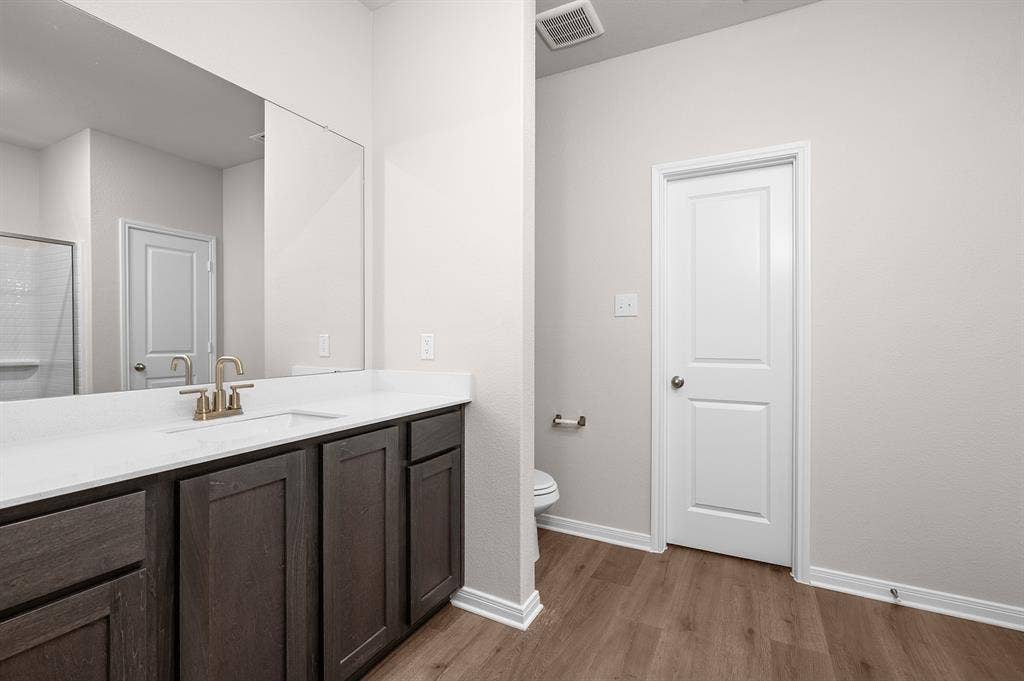 129 North Island Drive, Terrell, TX 75160 129 North Island Drive, Terrell, TX 75160