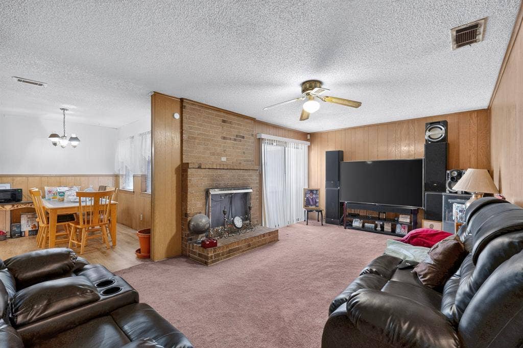2616 Mossglen Drive, Dallas, TX 75227 2616 Mossglen Drive, Dallas, TX 75227