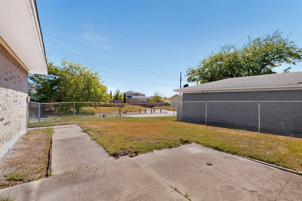 2616 Mossglen Drive, Dallas, TX 75227 2616 Mossglen Drive, Dallas, TX 75227