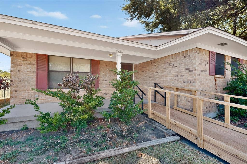 2616 Mossglen Drive, Dallas, TX 75227 2616 Mossglen Drive, Dallas, TX 75227