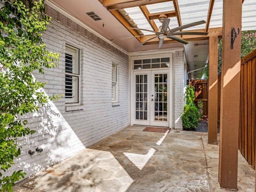 5718 Trail Meadow Drive, Dallas, TX 75230 Private courtyard garden with covered patio and pergola