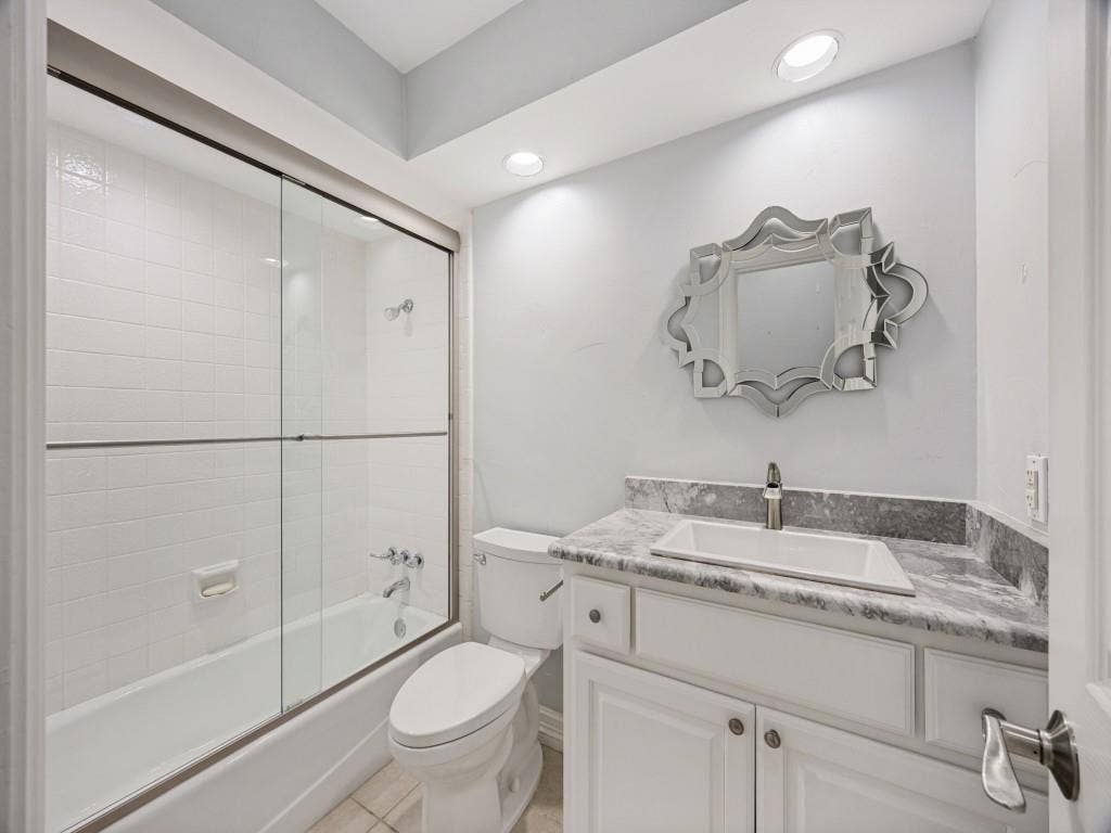 5718 Trail Meadow Drive, Dallas, TX 75230 Full bath with tub/shower combination
