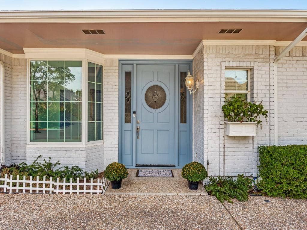 5718 Trail Meadow Drive, Dallas, TX 75230 Covered front entry with sidelights and bay window