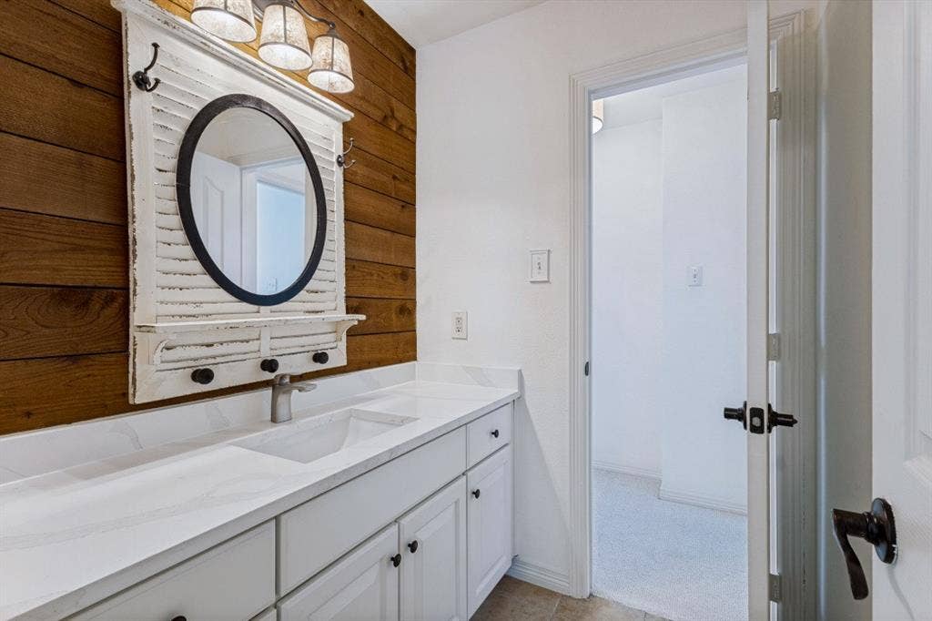 FULL BATH FOR GUEST ROOM UPSTAIRS