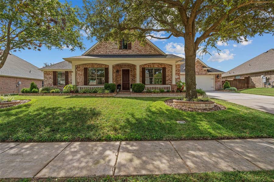 Property photo for 1207 Ravenna Street, Mansfield, TX