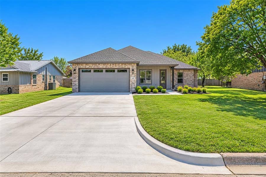 Property photo for 115 Wheeler Street, Glen Rose, TX