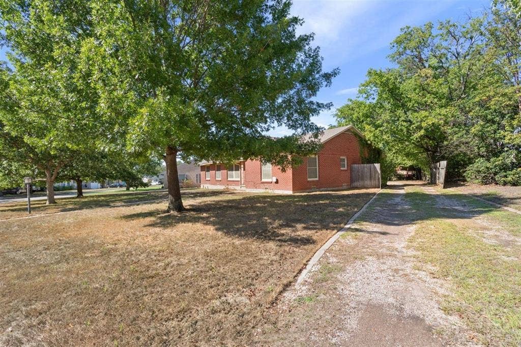 2501 N 32nd Street, Waco, TX 76708