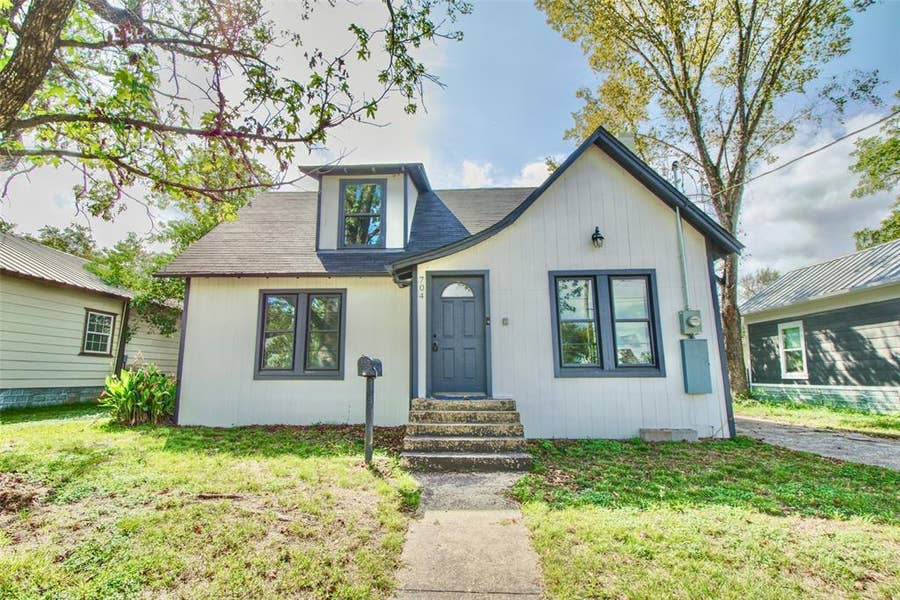 Property photo for 704 Pine Street, Teague, TX