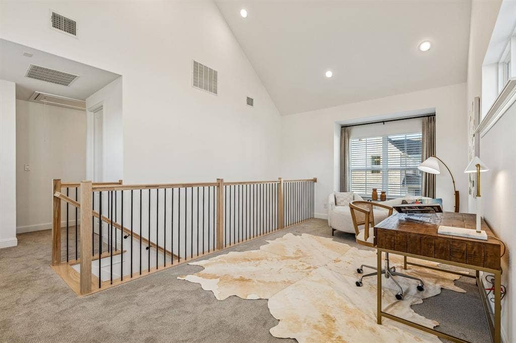 Vaulted ceiling with recessed lighting