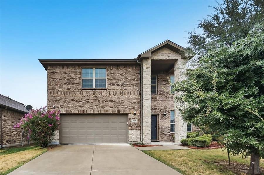 Property photo for 3028 Coyote Canyon Trail, Fort Worth, TX