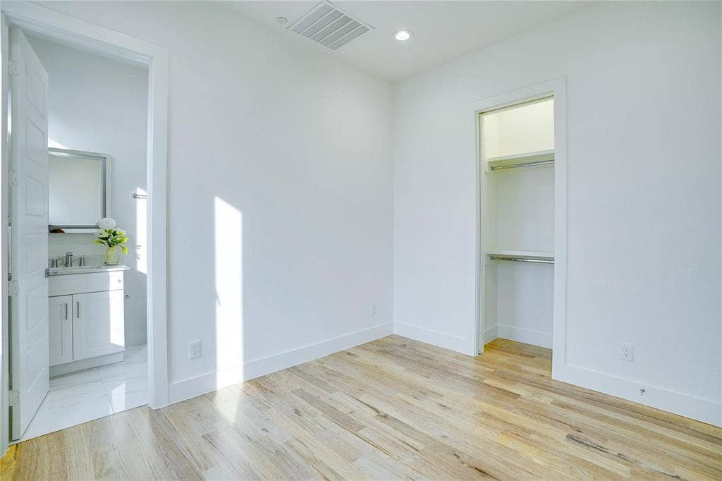 1612 Bennett Avenue, #105, Dallas, TX 75206 Room featuring light wood-finish flooring, white walls, and a recessed ceiling light