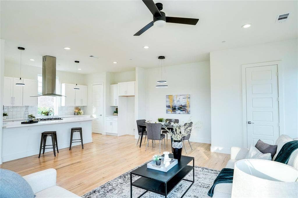 1612 Bennett Avenue, #105, Dallas, TX 75206 Open-concept living space featuring wood-finish flooring, recessed lighting, and a contemporary ceiling fan