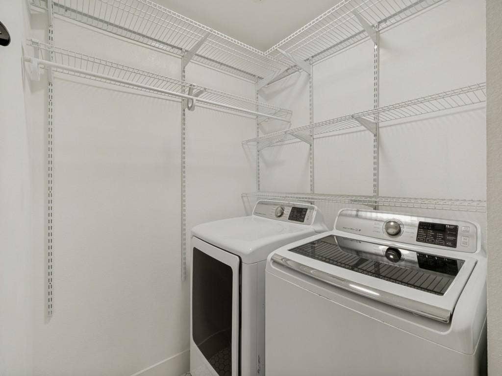 Full size laundry room-washer dryer remain
