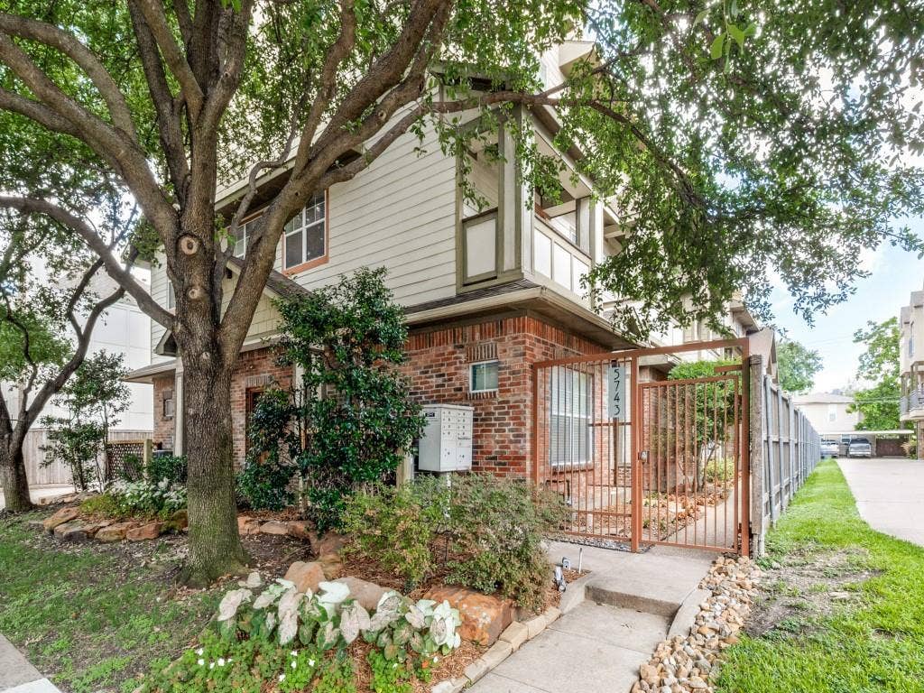 5743 Prospect-great walkable location