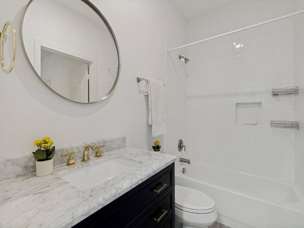 Ensuite bath-secondary 3rd floor bedroom