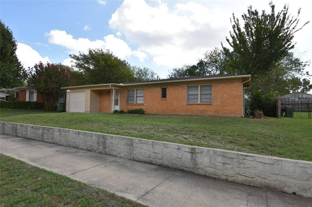 1212 Belvedere Drive, Arlington, TX 76010