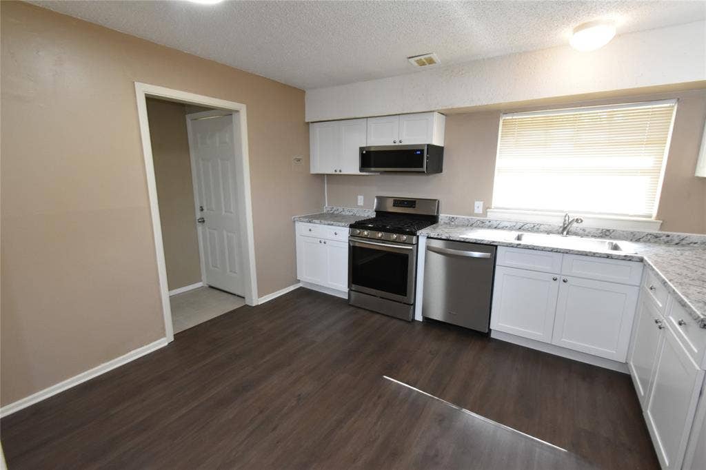 1212 Belvedere Drive, Arlington, TX 76010