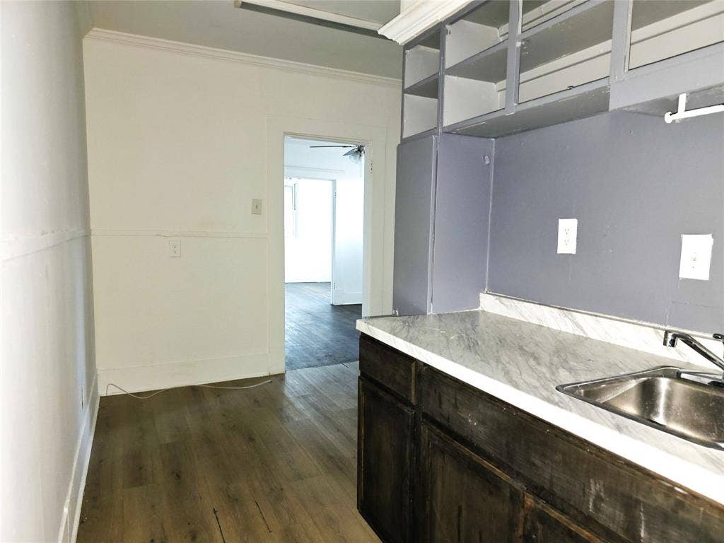 630 N Ewing Avenue, Dallas, TX 75203 630 N Ewing Avenue, Dallas, TX 75203