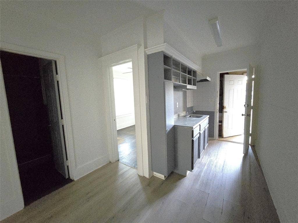 630 N Ewing Avenue, Dallas, TX 75203 630 N Ewing Avenue, Dallas, TX 75203