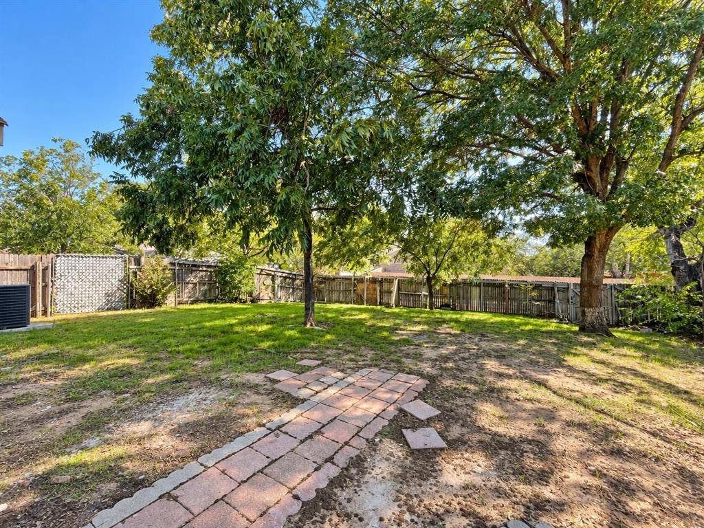 1038 Cedar Run Drive, Duncanville, TX 75137 1038 Cedar Run Drive, Duncanville, TX 75137