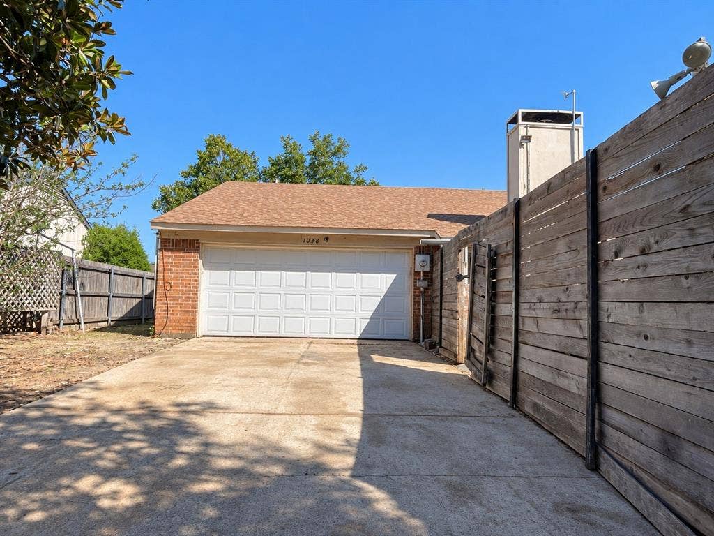 1038 Cedar Run Drive, Duncanville, TX 75137 1038 Cedar Run Drive, Duncanville, TX 75137
