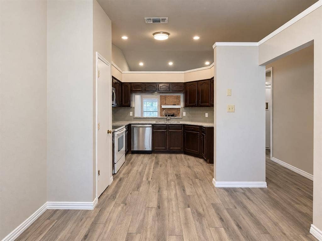1038 Cedar Run Drive, Duncanville, TX 75137 1038 Cedar Run Drive, Duncanville, TX 75137