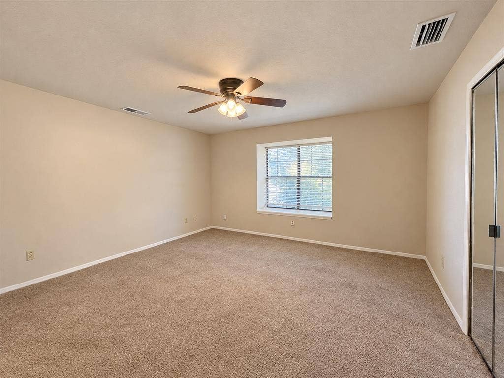 1038 Cedar Run Drive, Duncanville, TX 75137 1038 Cedar Run Drive, Duncanville, TX 75137