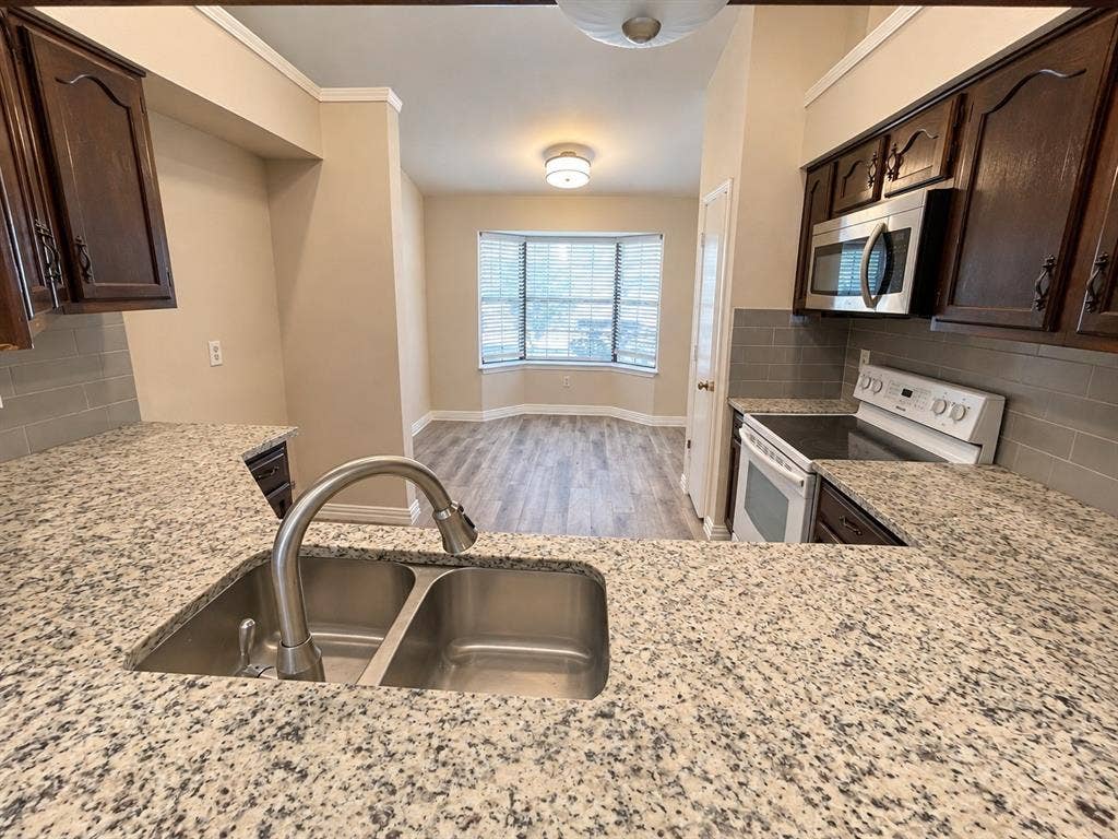 1038 Cedar Run Drive, Duncanville, TX 75137 1038 Cedar Run Drive, Duncanville, TX 75137