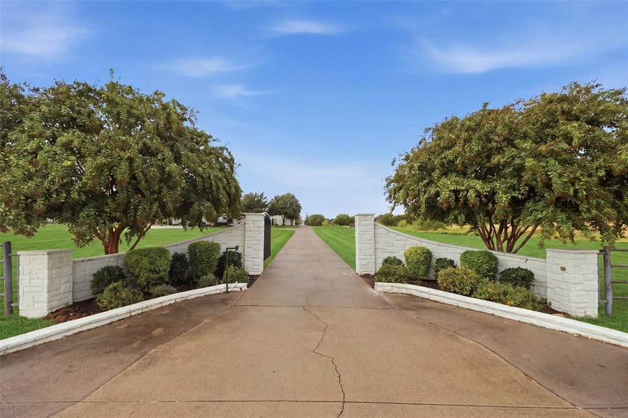 Property photo for 106 Bear Path Trail, Fort Worth, TX