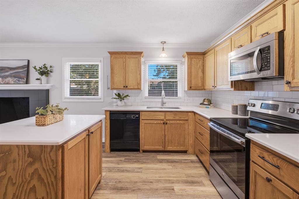 421 S 1st Street, Krum, TX 76249