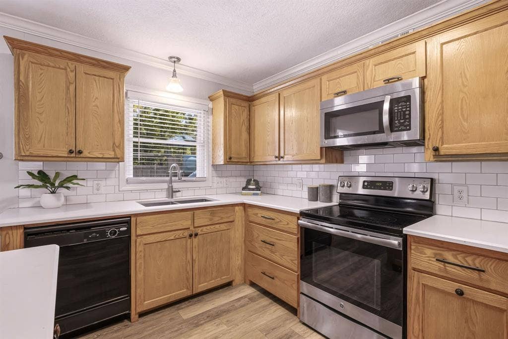 421 S 1st Street, Krum, TX 76249