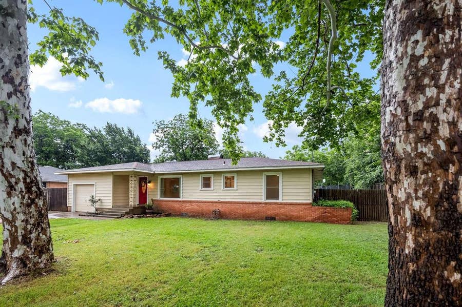 Property photo for 421 S 1st Street, Krum, TX