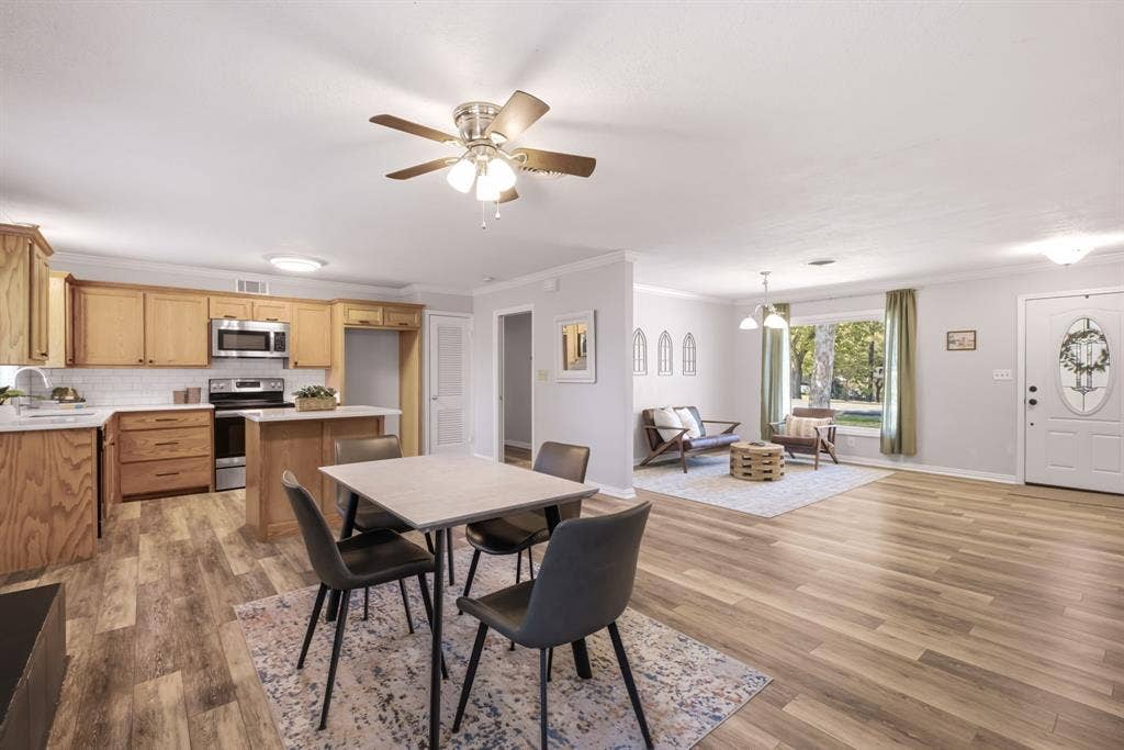 421 S 1st Street, Krum, TX 76249