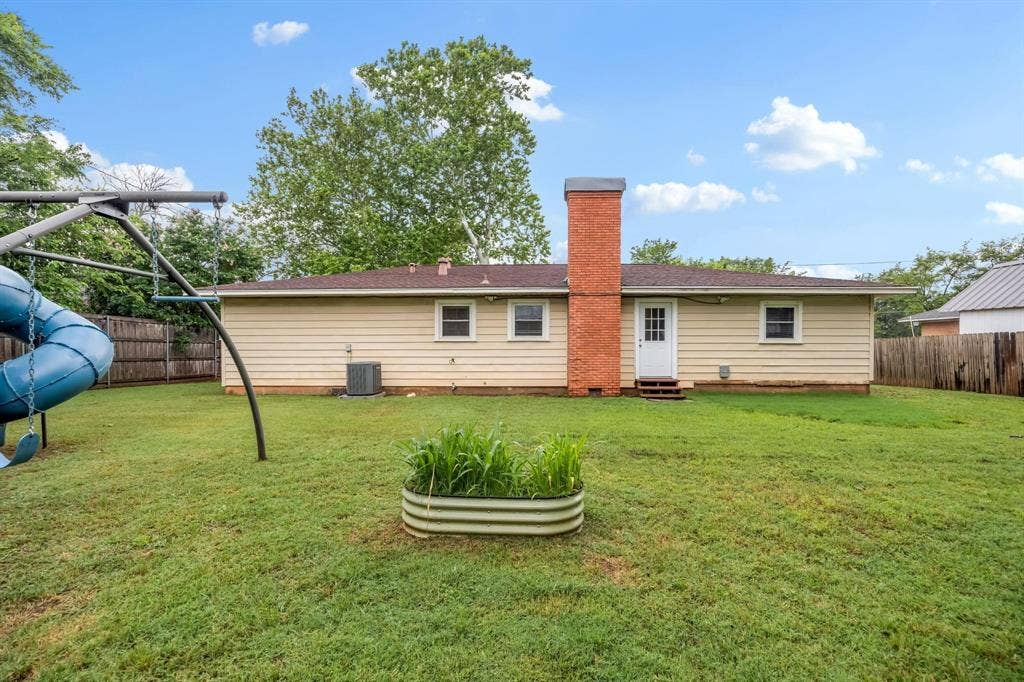 421 S 1st Street, Krum, TX 76249