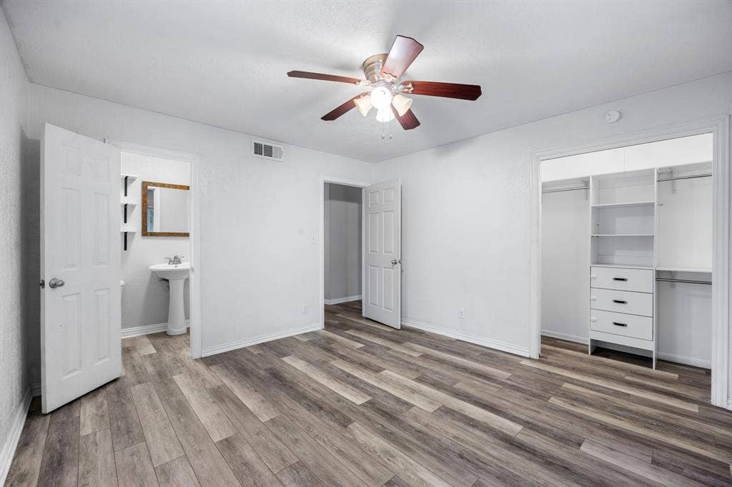 421 S 1st Street, Krum, TX 76249