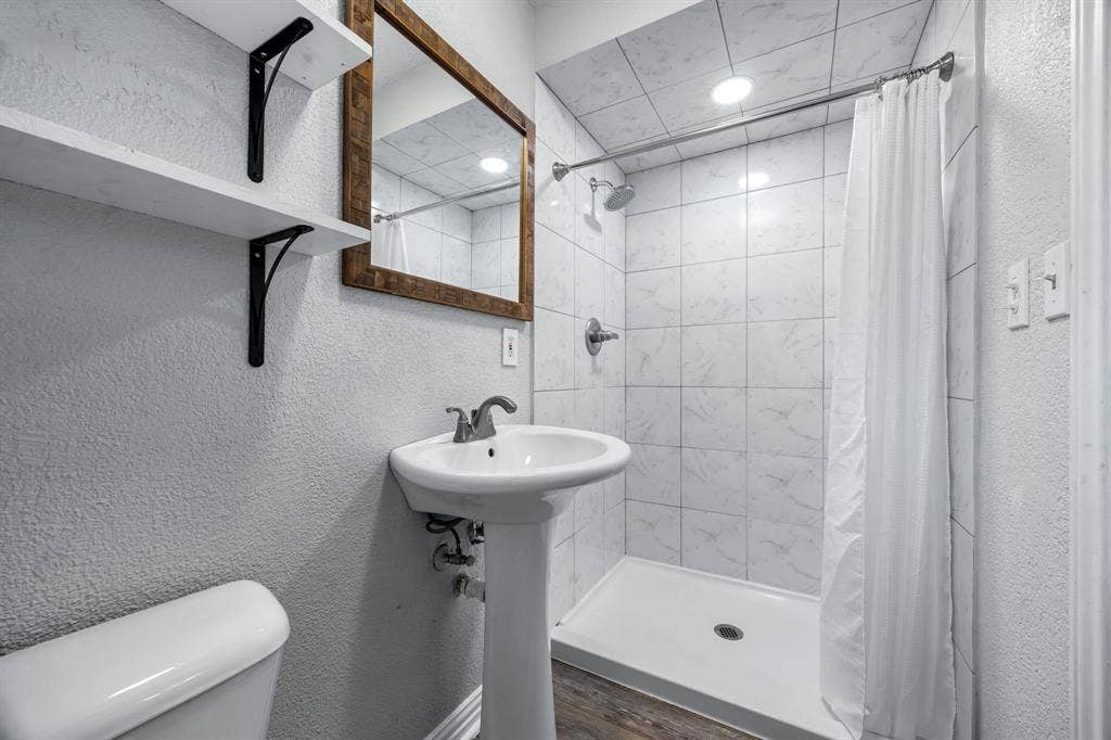 421 S 1st Street, Krum, TX 76249