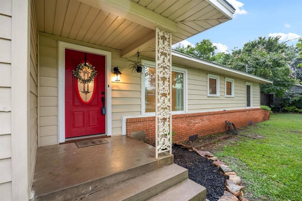 421 S 1st Street, Krum, TX 76249