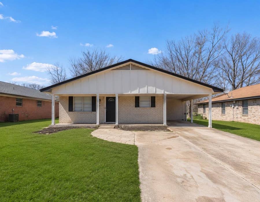 Property photo for 605 N Florence Street, Grand Saline, TX