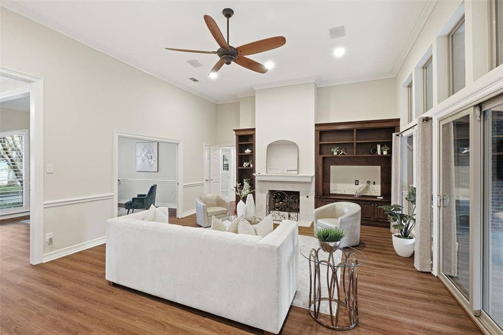 Cozy fireside evenings, ceiling fan breezes and recessed lighting: the living room is made for gathering.