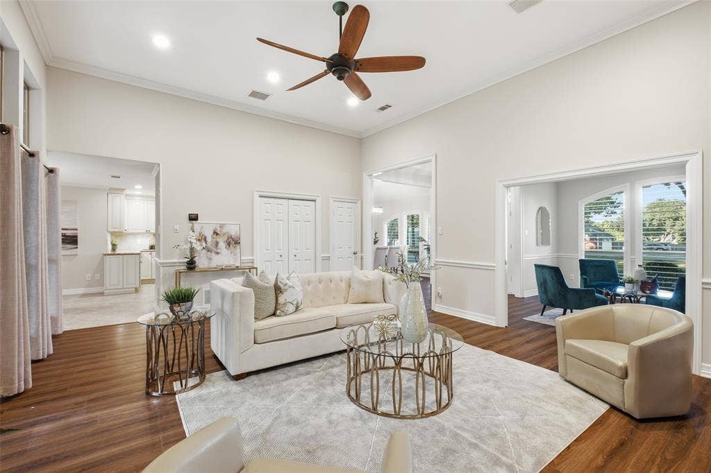 Effortless flow from the living room to the kitchen and front sitting room, ideal for entertaining.