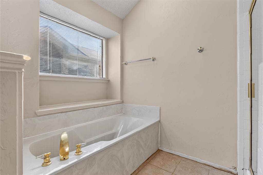 1001 Creek Valley Road, Mesquite, TX 75181 1001 Creek Valley Road, Mesquite, TX 75181