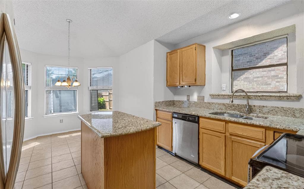 1001 Creek Valley Road, Mesquite, TX 75181 1001 Creek Valley Road, Mesquite, TX 75181