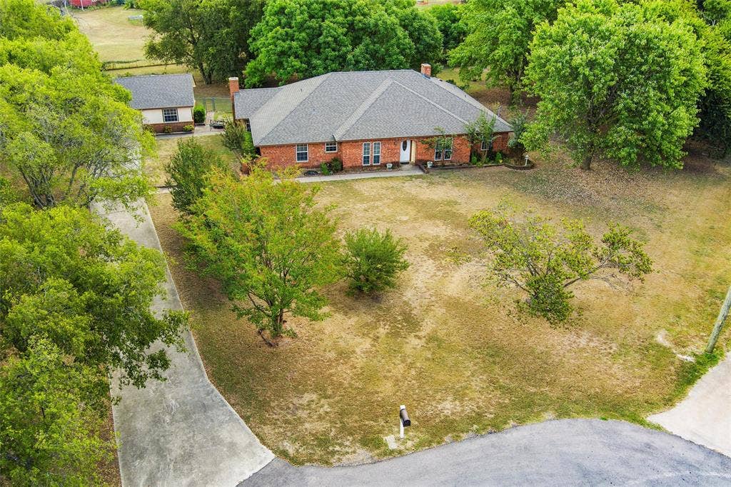 5030 Diamond Creek Drive, Midlothian, TX 76065 5030 Diamond Creek Drive, Midlothian, TX 76065